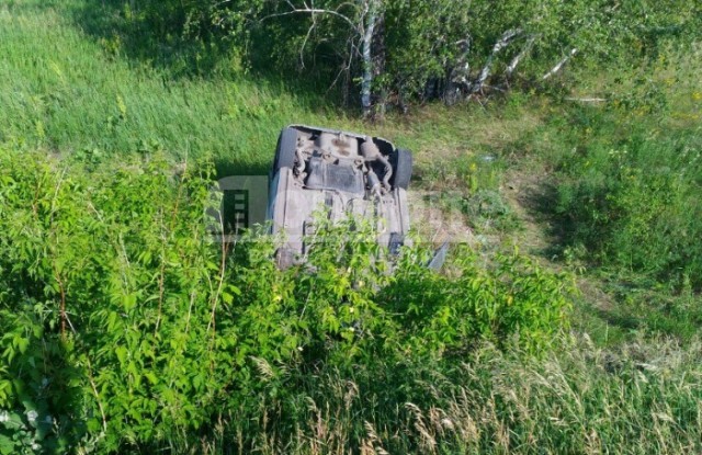 У села Надеждино иномарка перевернулась на крышу после взрыва колеса
