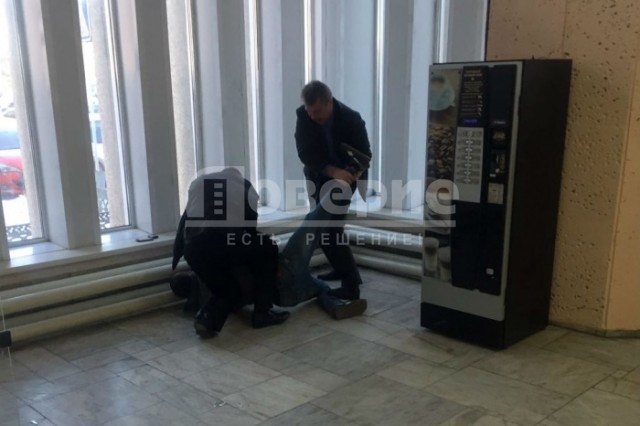 В министерство экономики Омской области ворвался мужчина с угрожал всех перерезать
