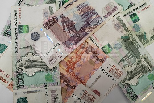В Омске мужчина лишился крупной суммы из-за телефонных мошенников