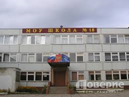 На омскую гимназию № 147 подали в суд за старую мебель