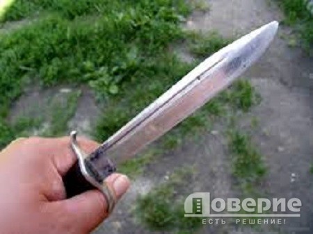 Омич, напал на свою гражданскую жену с ножом, прямо на рабочем месте