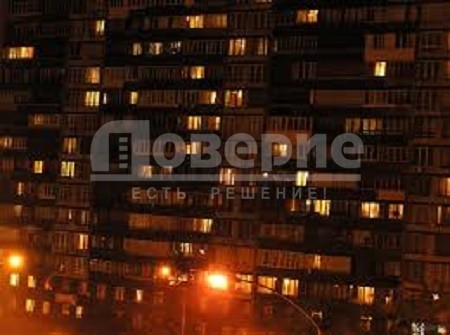 Омич продал квартиры своей жены, работающей ведущей в Москве