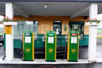 В Омске сети АЗС на два рубля подняли стоимость литра бензина