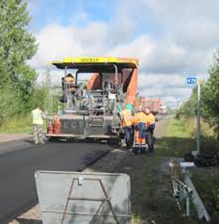 Дороги в центре Омска начали ремонтировать перед закрытием Юбилейного моста