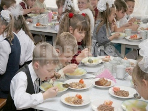 Все омские школы хотят оснастить картами для питания