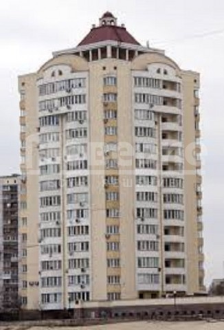В Омске юрист перепродавал квартиры вместе с людьми