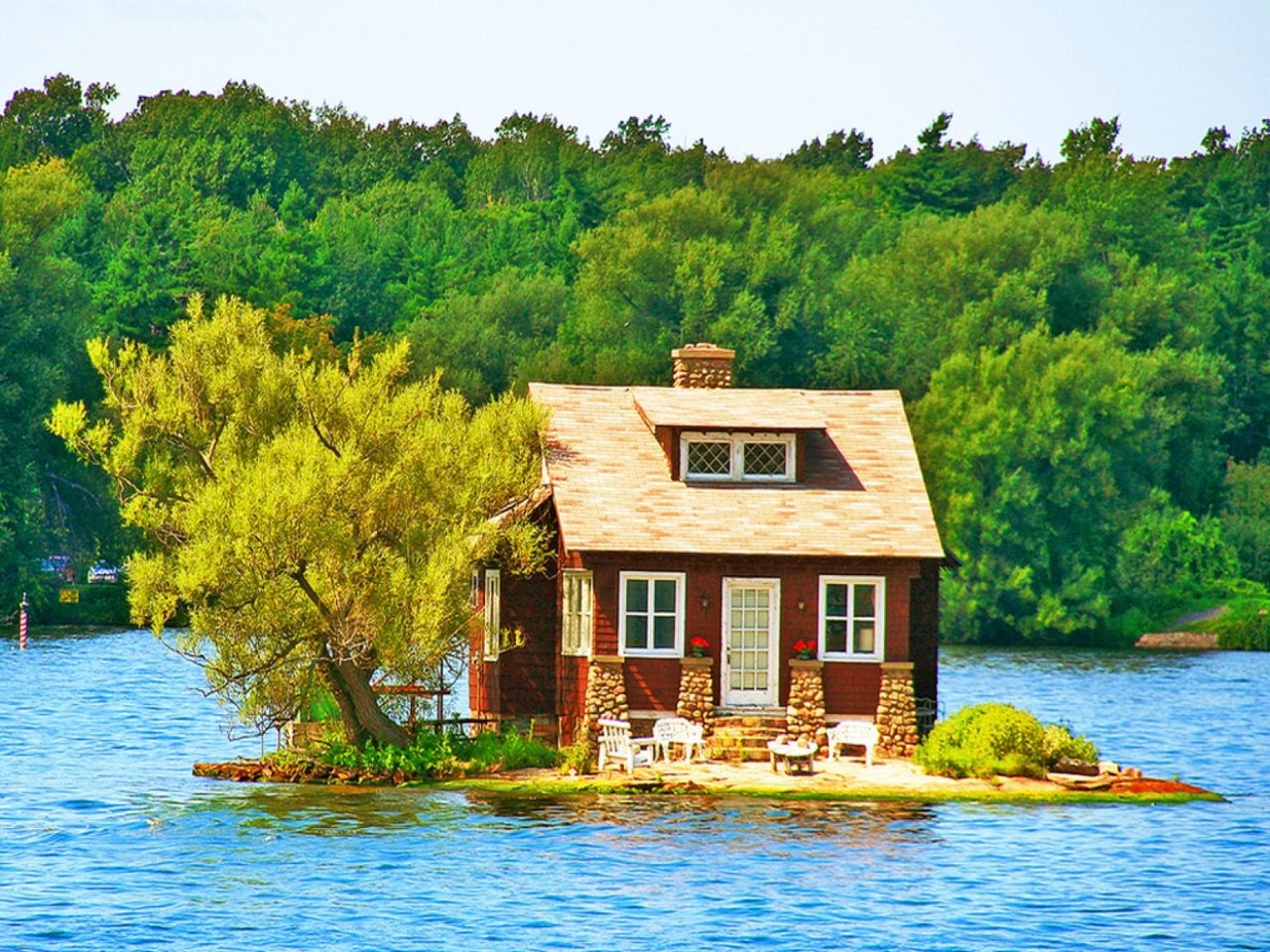 Natural house. Дом на берегу озера Онтарио. Тихая гавань Ирландия. Тини Хаус на берегу озера.