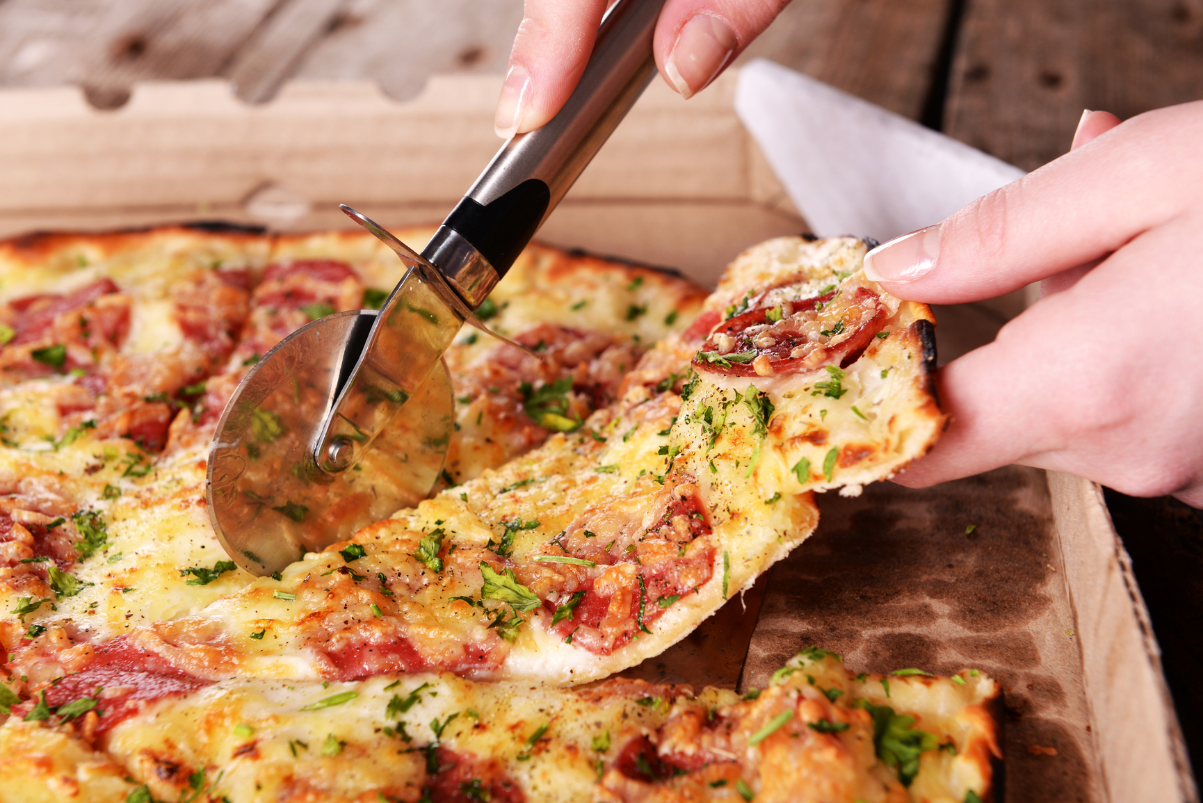 что нужно для приготовления пиццы в домашних условиях с колбасой и сыром в духовке фото 87