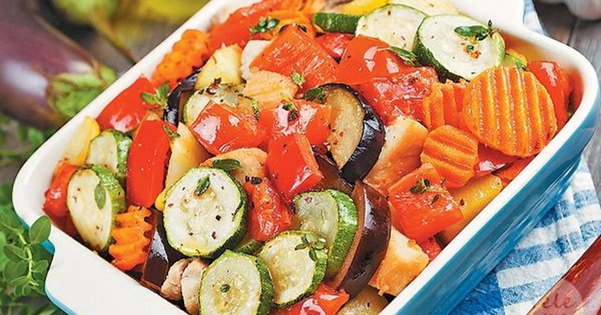 Рецепт овощи в духовке с кабачками. Овощное рагу в духовке. Морковь, кабачки, баклажаны. Овощное рагу запеченное в духовке. Рагу с кабачками в духовке.